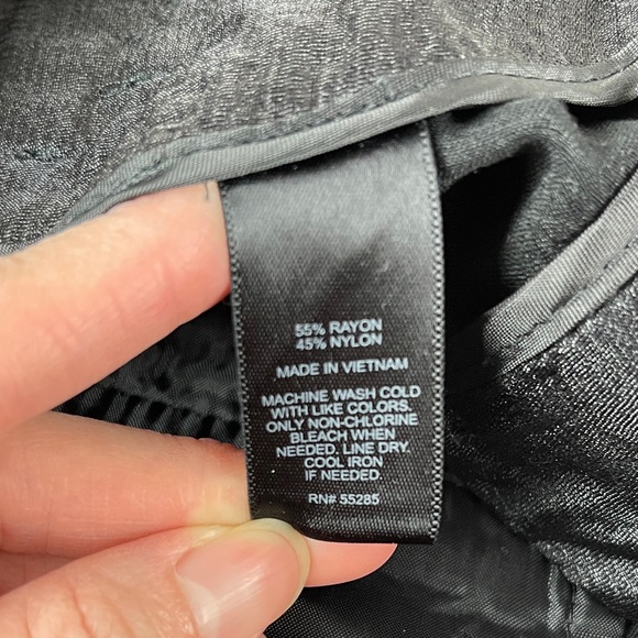 EXPRESS Black Satiny Shimmery Pleated Shorts, Party/Dressy/Formal - Picture 4 of 8